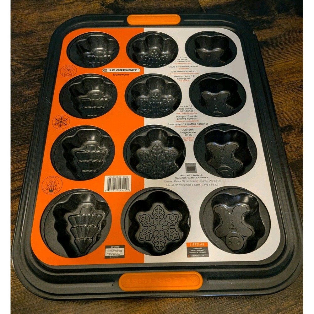 Le Creuset Christmas 12-Cup Non-Stick Cakelet Cupcake Muffin Pan New